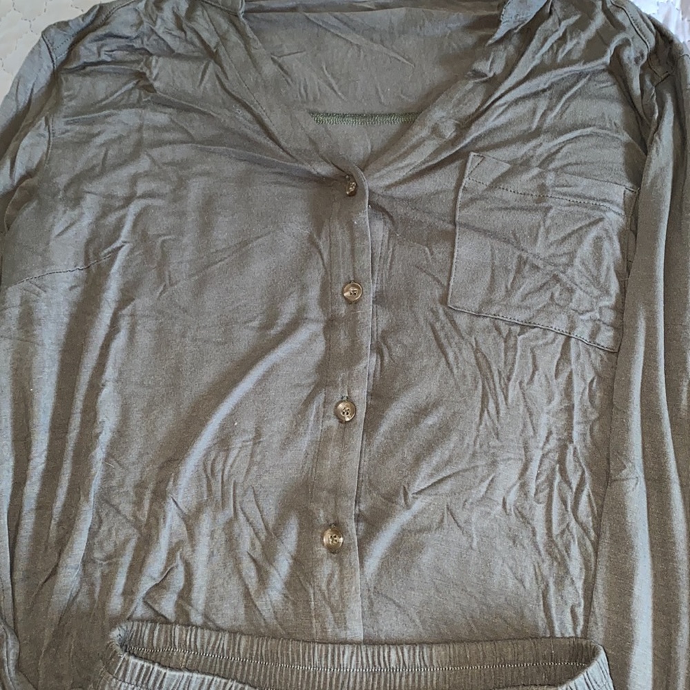 Lounge Set In Green Super Comfy And Soft - image 2